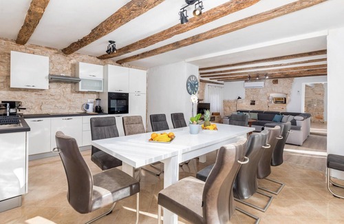 Modrusani House | Amazing home in Modrusani with WiFi
