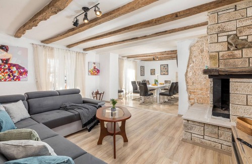 Modrusani House | Amazing home in Modrusani with WiFi