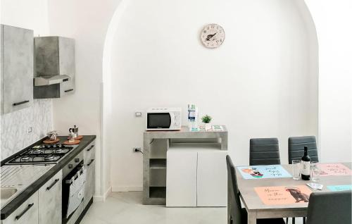 Noicattaro House | Amazing Home In Noicattaro With Kitchen