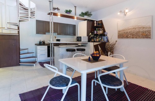 Blace House | Amazing home in Opuzen with WiFi