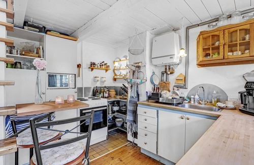 Ronne House | Amazing home in Rønne with kitchen