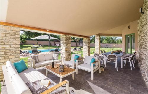 Sajini House | Amazing Home In Sajini