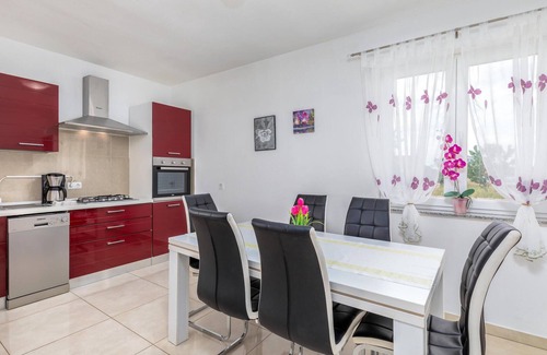 Fazana House | Amazing home in Valbandon with WiFi