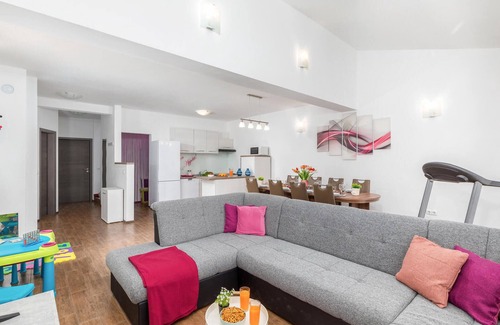 Valtura House | Amazing home in Valtura