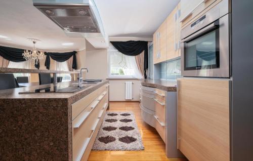Valtura House | Amazing Home In Valtursko Polje