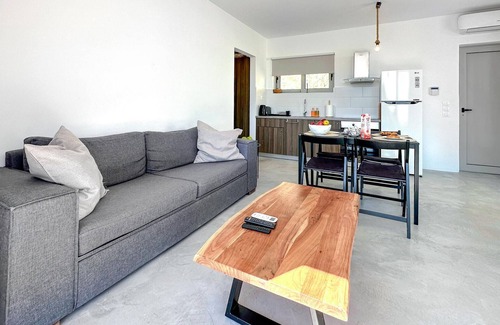 Evrostina House | Amazing home in Xylokastro with WiFi