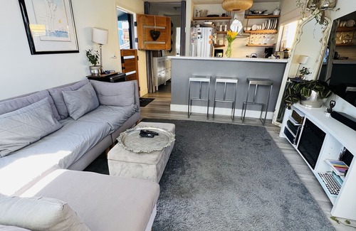 Marin City Boat Rental | Amazing house on the water. This is a wonderful experience you will love.