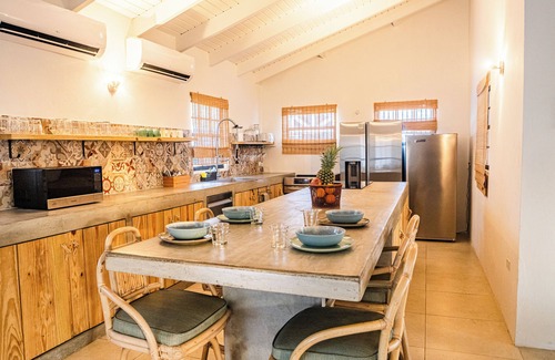 Kamay House | Amazing island View -Retreat in laid-back luxury with a spectacular view.