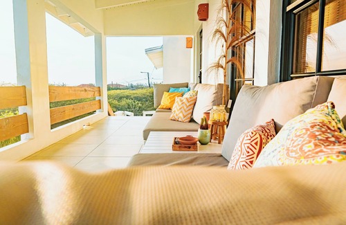 Kamay House | Amazing island View -Retreat in laid-back luxury with a spectacular view.