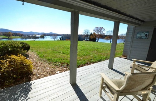 North Shore Condo | AMAZING LAKE LOCATION! Stay a week for 30% discount! MANY Resort Amenities!