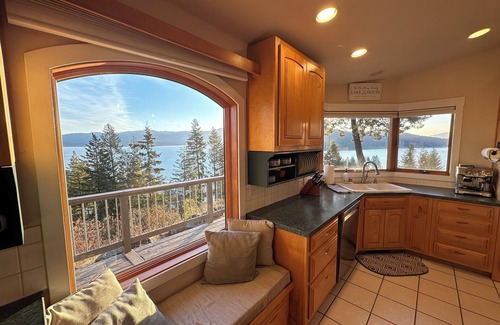 Sandpoint House | Amazing Lake Pend Orielle Views! HOT TUB! Private Island access w/30 day stay!