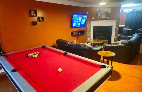 Atlanta House | Amazing Large 3 Bed house with King Bed less than 10 miles to DTWN