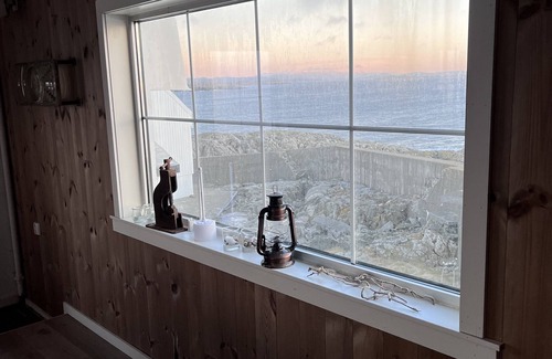 Austevoll Municipality Apartment | Amazing lighthouse in the middle of the sea! Experience wild Norwegian nature!