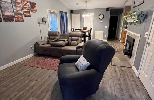 Downtown House | AMAZING LOCATION in Downtown Bentonville. Biking HQ. Access to trails and square