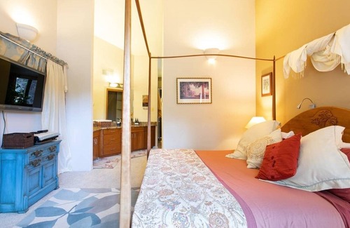 Wonderland Hills House | Amazing location near walking/hiking trails, and coffee shops. Dog friendly.