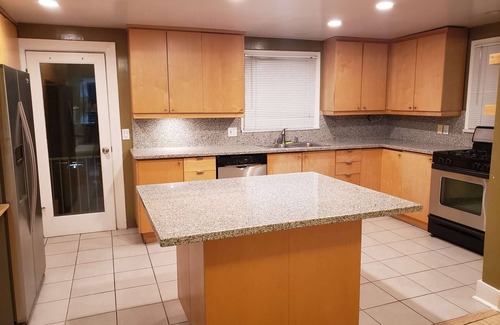 Beverly Grove Apartment | Amazing location 2 minutes to all the hot spots!