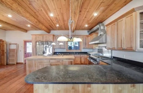 Upper Lake Cabin | Amazing log cabin with a breathless view!
