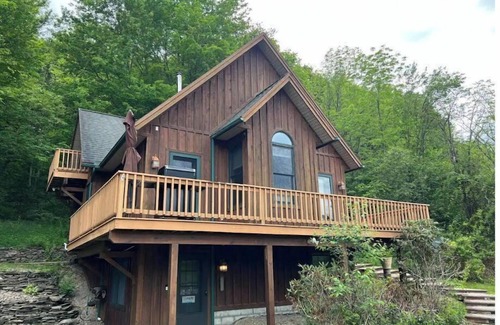 Great Valley Cabin | Amazing Mountain View Chalet 1 Minute from Slopes
