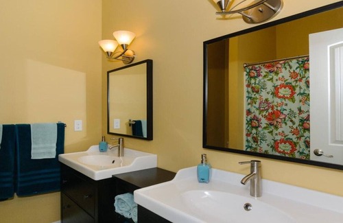 Weaverville Cottage | Amazing Mountain View Cottages - Pet Friendly