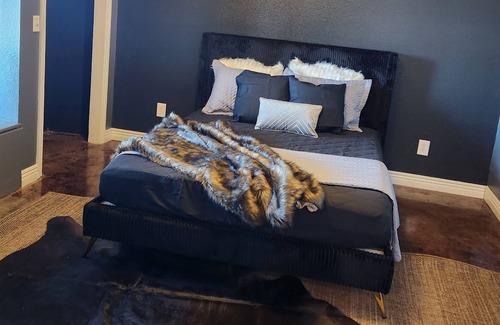 Royal House | Amazing Mountain view home sleeps 18 ,Separate Mother in law quarters