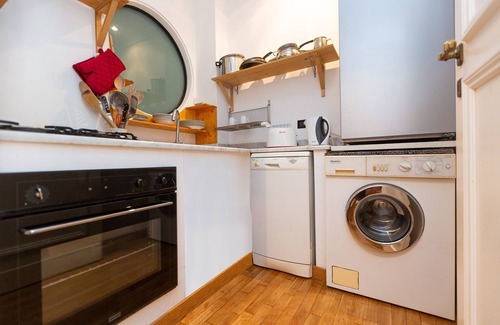 Rione XI Sant'Angelo Apartment | Amazing New Apartment Jewish Ghetto