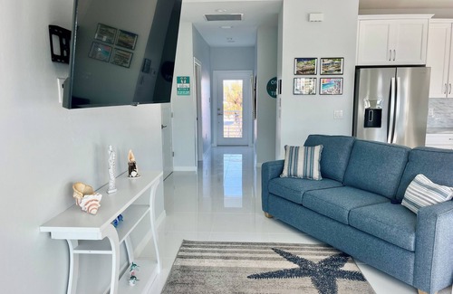 Fort Myers Beach House | Amazing New Pool/Canal 3 King,1 Queen sofa bed,2 Bath,Near Beach+Times Square