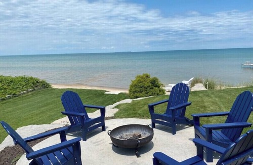 Pigeon House | Amazing North Shore Sandy Beach Front Home!