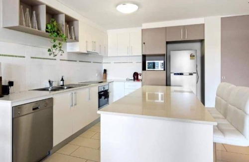Airlie Beach Apartment | Amazing Ocean Views Pool | Award Winning Location