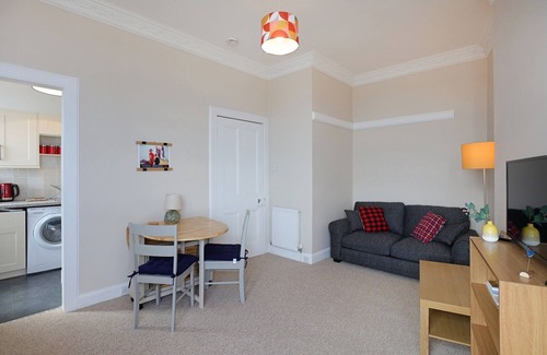 North Berwick Apartment | Amazing panoramic sea views to calm the soul.