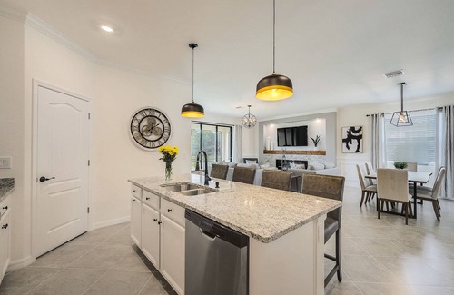 Gran Paradiso House | Amazing Paradiso Villa in Venice! This place screams VACATION and RELAX!