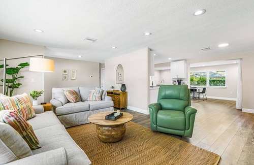 Clearwater House | Amazing Pool-Hot Tub-Close to Beaches & Dunedin