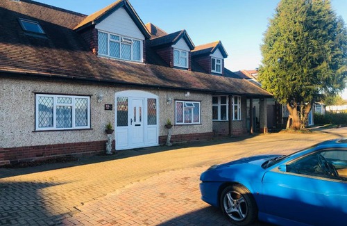 Luton House | Amazing Quiet Garden House near London Luton Airport