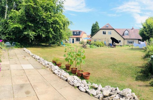 Luton House | Amazing Quiet Garden House near London Luton Airport