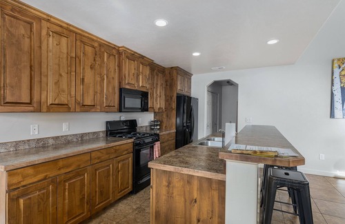 Moab South Valley House | Amazing Redrock Views | Near National Parks | Pool Hot Tub