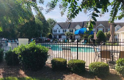 Greensboro Apartment | Amazing Renovated Townhouse