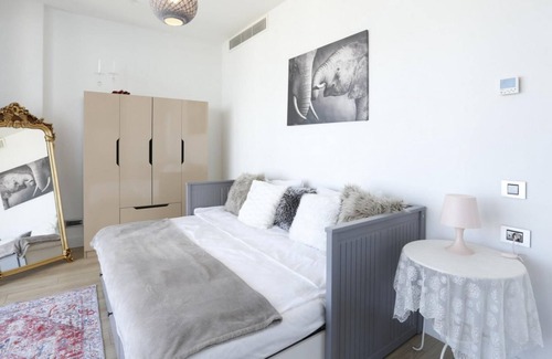 Kartal Apartment | Amazing Residence Flat with Superb View in Kartal