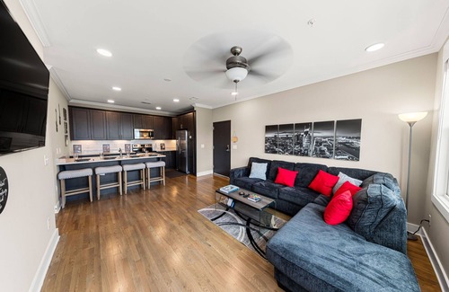 The Nations Condo | Amazing Reviews-Great Location-Minutes To Downtown!