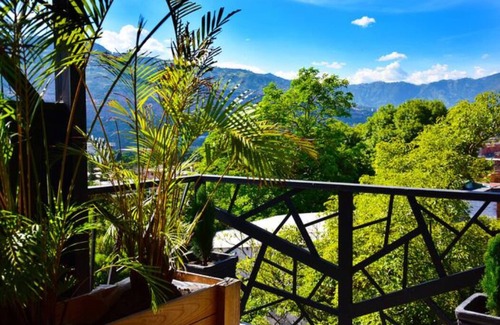 Medellin Apartment | Amazing Roofftop Apartment 3BDRM +Big Jacuzzi @Medellin's History District