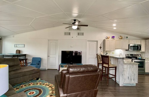 Wilmington Beach House | ❤️Amazing Round House - Easy Self Check-In, Just Steps to Beach!