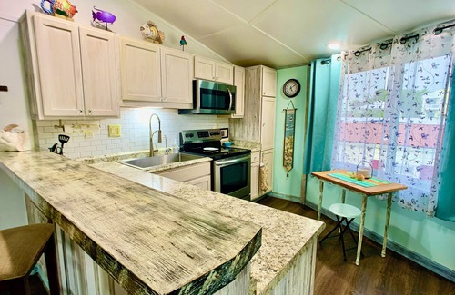 Wilmington Beach House | ❤️Amazing Round House - Easy Self Check-In, Just Steps to Beach!