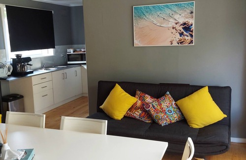 Victor Harbor House | Amazing sea and hills views.