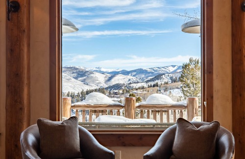 Avon House | Amazing Ski-in/Out 5 Bedroom Home Directly on Slopes. Views!