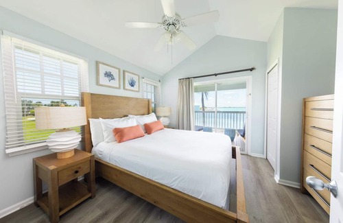 Marathon Hotel | Amazing Stay in the Middle of Florida Keys! Amazing View from Balcony