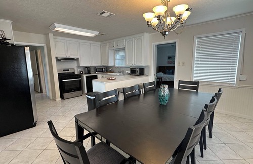 Bacliff House | Amazing sunsets! 6 person hot tub & private 270’ lighted fishing pier!