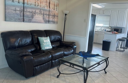 Bacliff House | Amazing sunsets! 6 person hot tub & private 270’ lighted fishing pier!