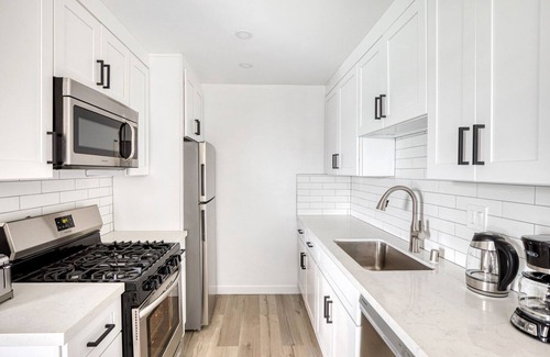 Valley Village Apartment | Amazing Valley Village 2BR w/Pool, BBQ, near Ventura Blvd, by Blueground