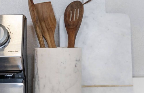 Downtown Portland Apartment | Amazing View High rise Condo in the heart of Downtown Portland with balcony