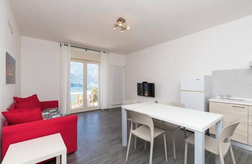 Campagnola Apartment | Amazing view of Lake Garda - first floor