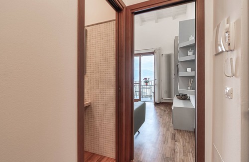 Levo House | Amazing view over the Lake, charming house surrounded by nature