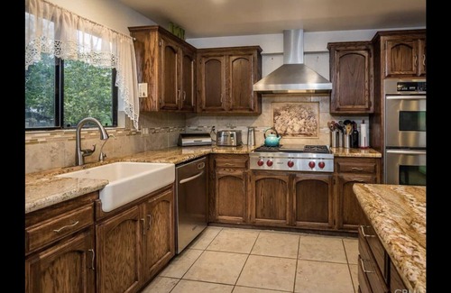 Paso Robles House | Amazing View w/Farm Experience in Paso Robles Wine Country, 3 min to downtown
